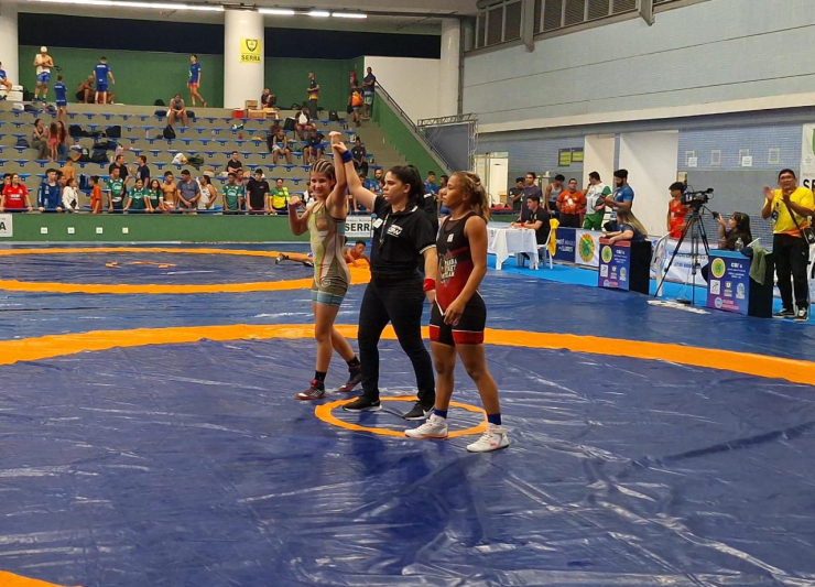 Atleta de Navegantes é campeã brasileira sub-15 Interclubes de wrestling