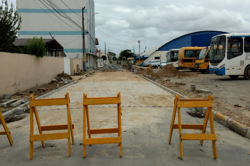 Rua Arnaldo Passos recebe nova drenagem e pavimentação