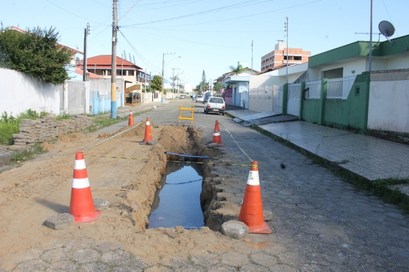 Troca de tubulação beneficia moradores da Rua Ezequiel Antero Rocha