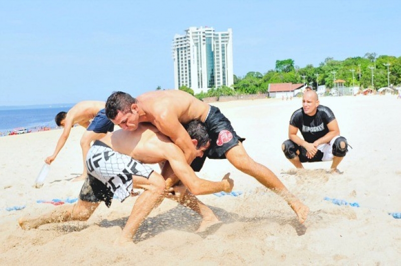 Praça Central da Praia recebe evento de Wrestling neste Sábado (7)