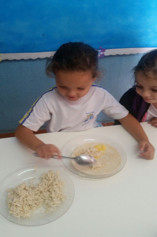 Crianças do Porto Escalvado aprendem sobre a culinária indígena