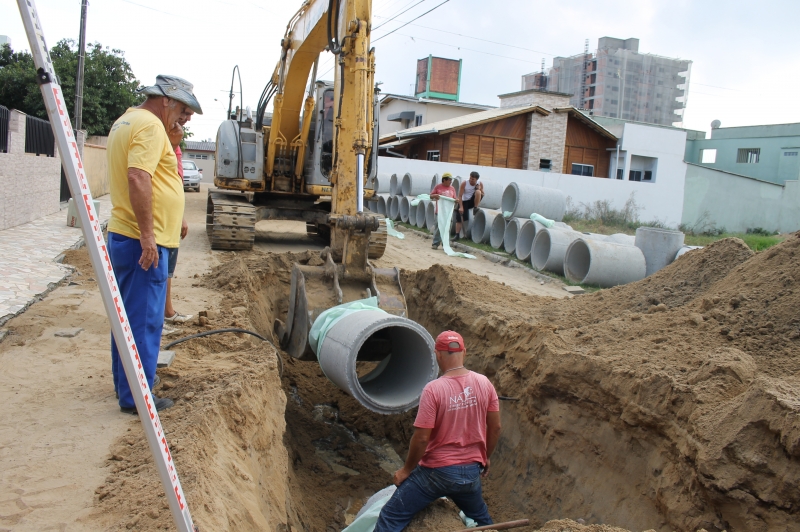 Ruas do bairro São Pedro recebem nova drenagem e pavimentação