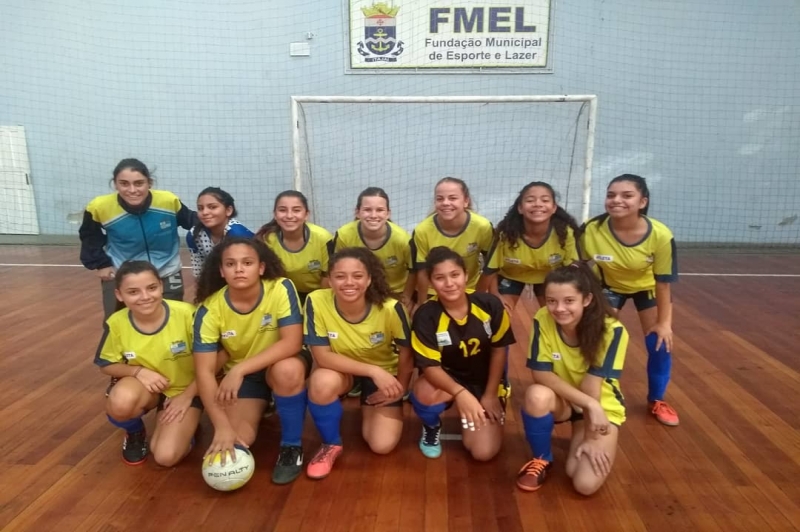 Equipe de Futsal feminino da FME participa da OLESC