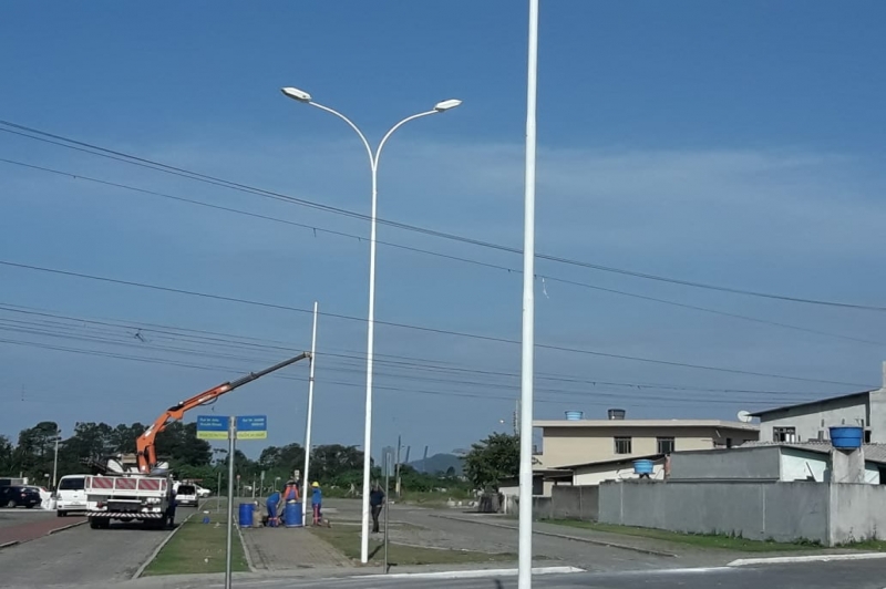 Prefeitura inicia instalação de postes ornamentais na Praça do bairro Nossa Senhora das Graças