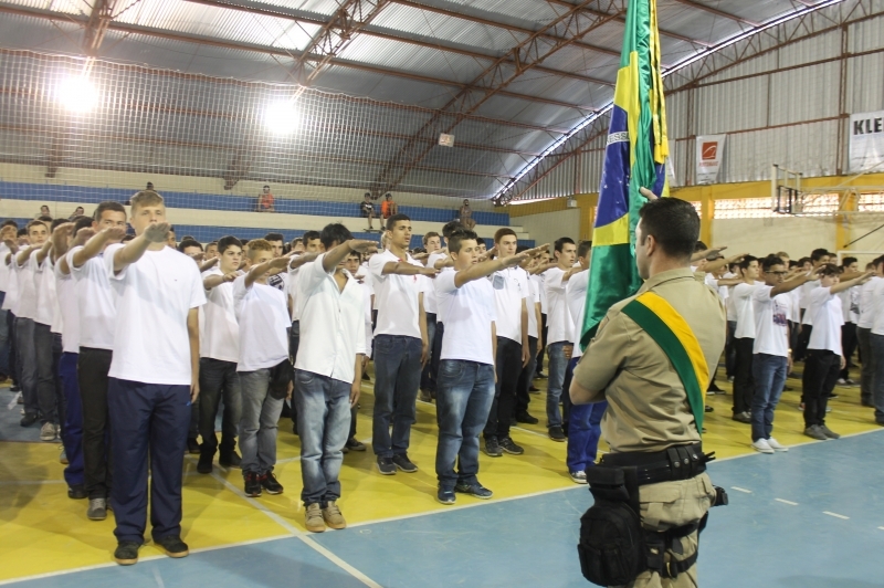 460 jovens fazem o Juramento à Bandeira em Navegantes 