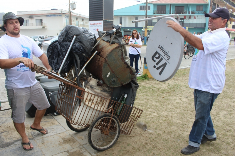 Limpando o Mundo em Navegantes recolheu 1360 Kg de lixo