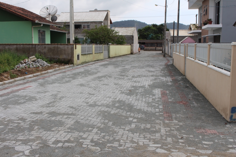 Município concluí obra de pavimentação na Rua Regina Milanez Maccarini, em Machados