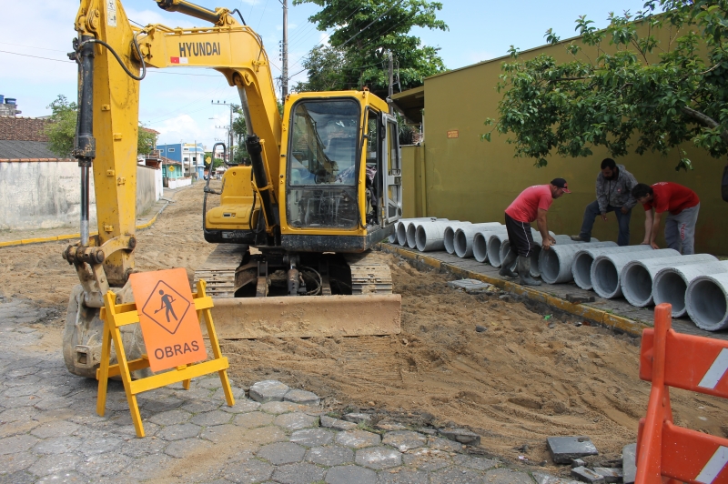 Rua Evaldo Reiser recebe obra de drenagem e pavimentação