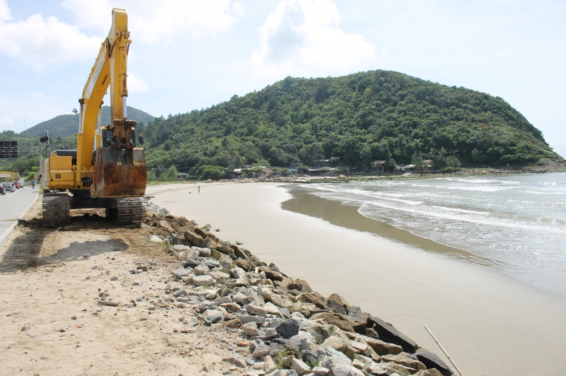 Prefeitura de Navegantes inicia melhorias na infraestrutura da praia