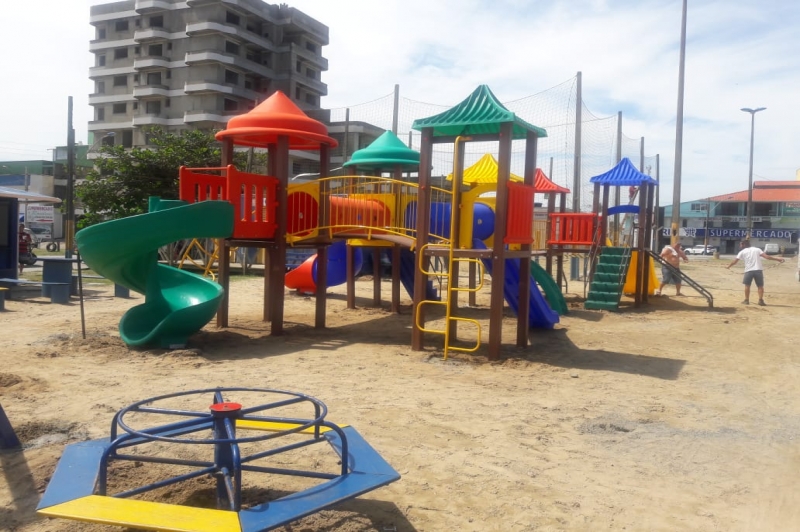 Praça da Praia do Gravatá ganha novo Parque Infantil