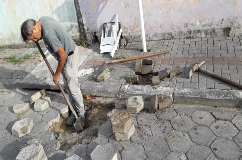 Equipes de Obras realizam limpeza e manutenção de ruas no Centro, São Paulo e Pedreiras
