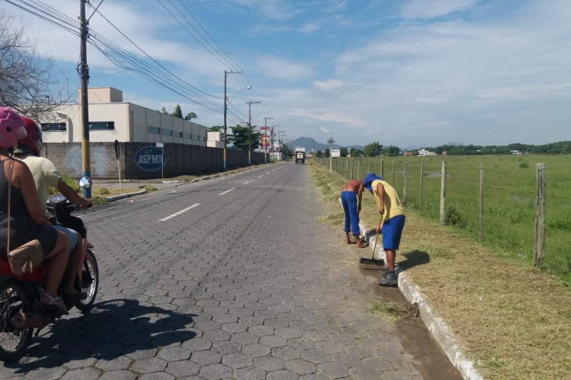 Secretaria de Obras realiza limpeza urbana e manutenção de ruas