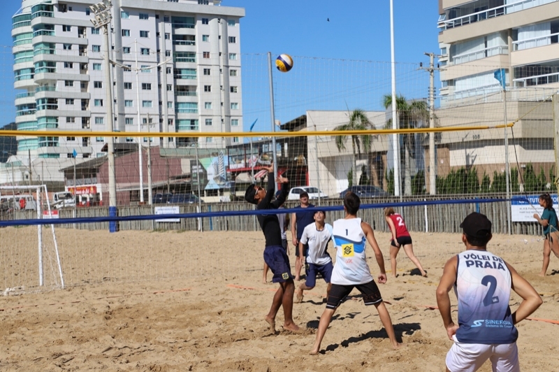 Atletas do vôlei de praia de Navegantes participam do Brasileiro Sub-17 na Paraíba