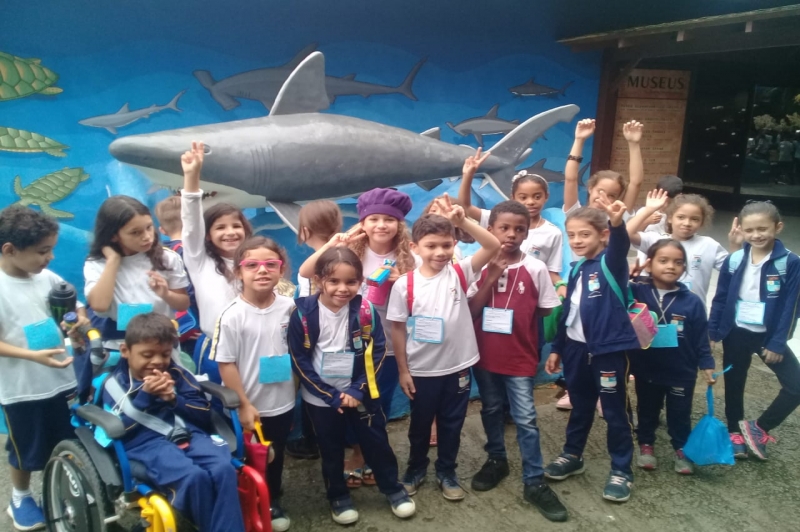 Crianças da Meia Praia visitam zoológico em Balneário Camboriu 
