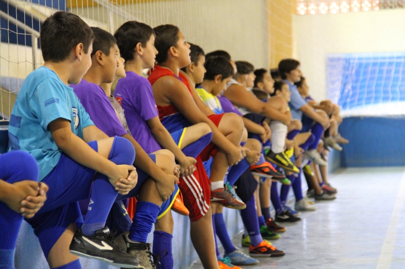 Fundação de Esporte disponibiliza escolinha de futsal no centro