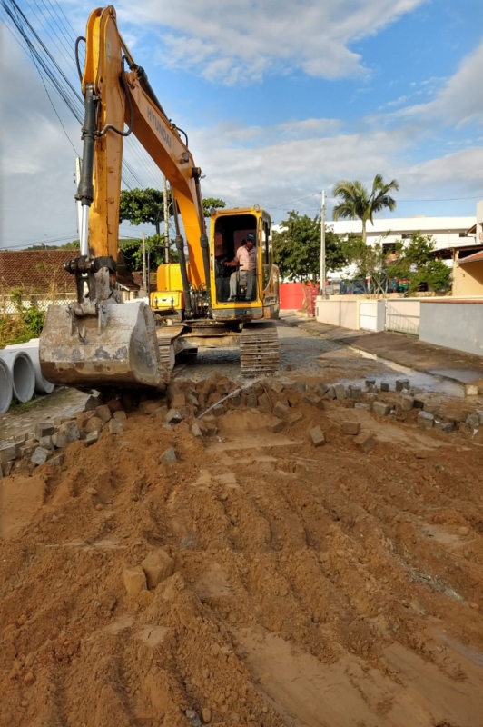 Ruas do Gravatá recebem nova drenagem e pavimentação