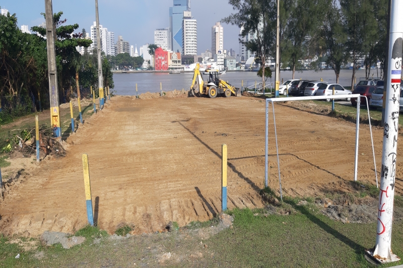 FME e Obras iniciam a revitalização do Campo de Futebol de Areia no Centro
