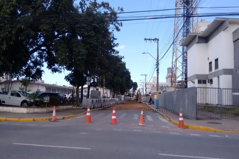 Rua Arnaldo Passos recebe obras de drenagem e pavimentação