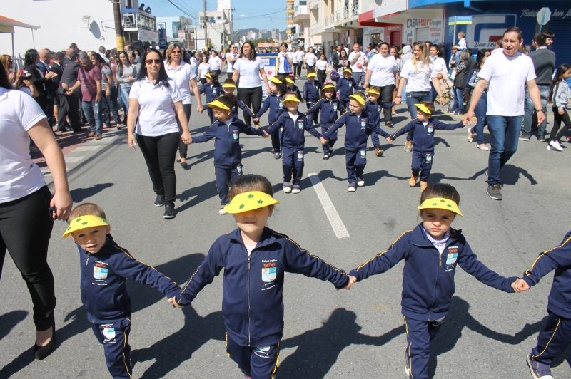 Desfile Cívico de Navegantes vai contar com 70 grupos e 3 mil participantes