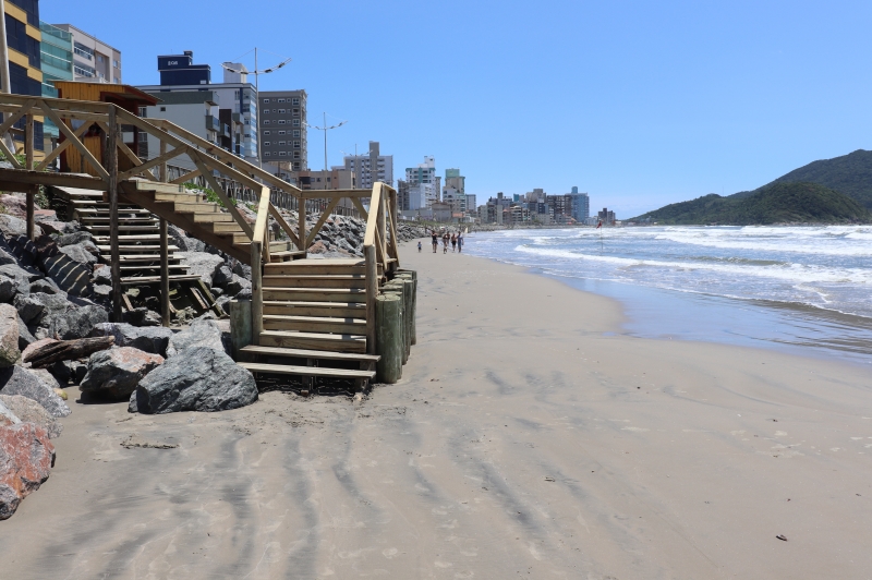 Cinco dos 11 acessos à Praia de Gravatá já estão prontos para a temporada de verão