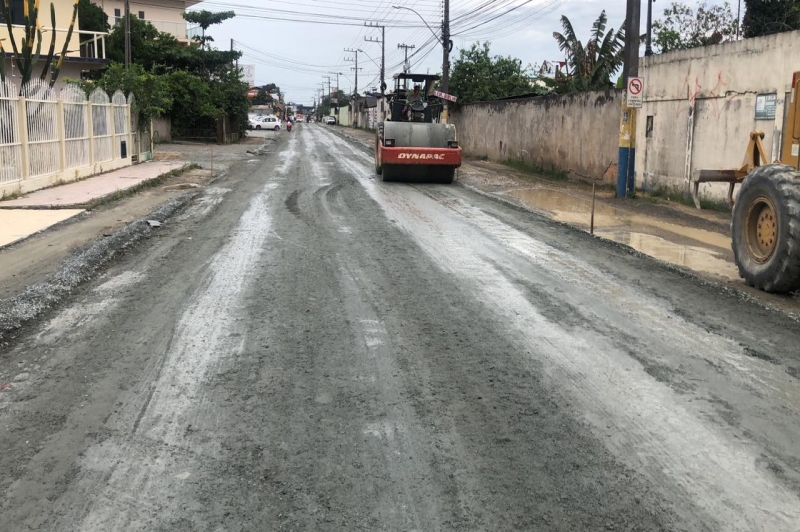 Trecho da Beira Rio recebe asfalto nesta terça-feira