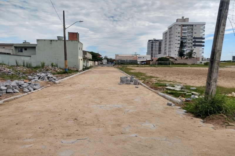 Mais duas ruas do bairro São Pedro (Pontal) recebem drenagem e pavimentação