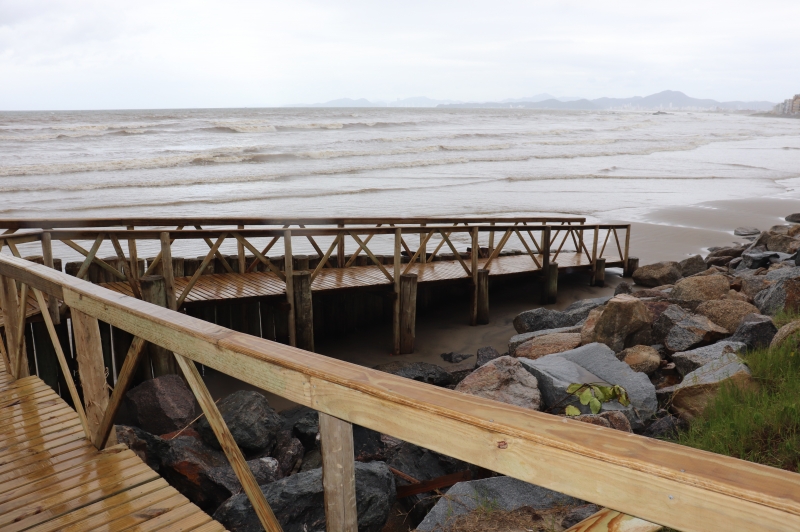 Obras vai recuperar passarelas destruídas parcialmente pela ação do mar no fim de semana