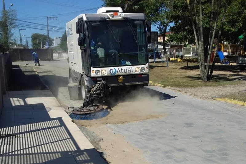 Secretaria de Obras realiza varrição mecanizada no Bairro Machados 