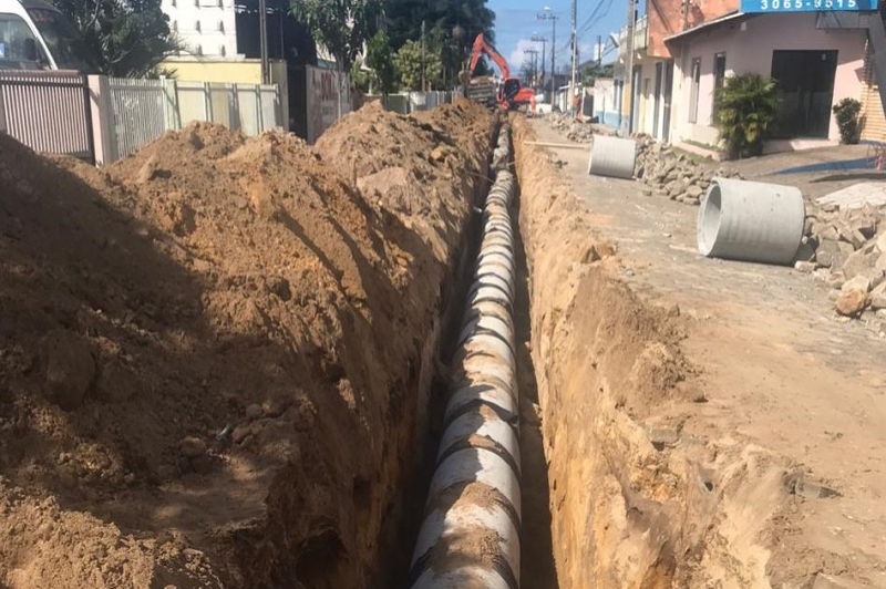 Prefeitura realiza serviço de drenagem e repavimentação no Bairro São Domingos nesta sexta-feira