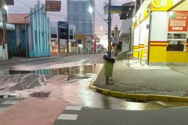 Vazamento na Avenida João Sacavém causa falta de água ou baixa pressão nesta sexta-feira (15) 