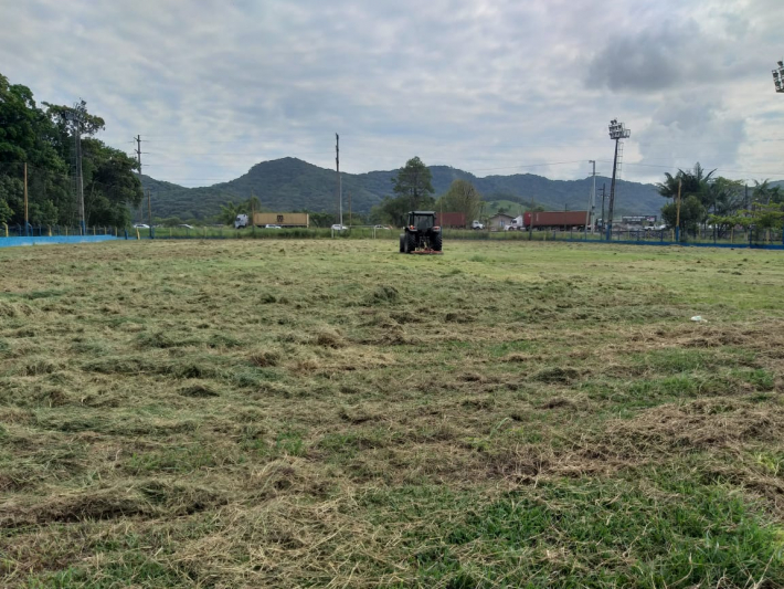 Prefeitura realiza manutenção do Estádio Municipal Alício Jacob Ricobom 