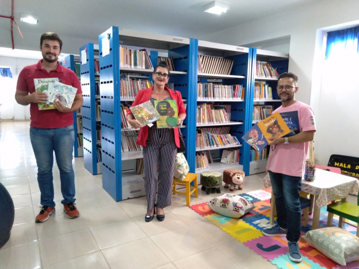 Projeto Cultural de Contadores de Histórias realiza doação de livros para Biblioteca Cruz e Sousa