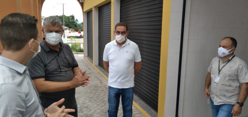 Autoridades de Navegantes visitam Novo Mercado Público de Itapoá