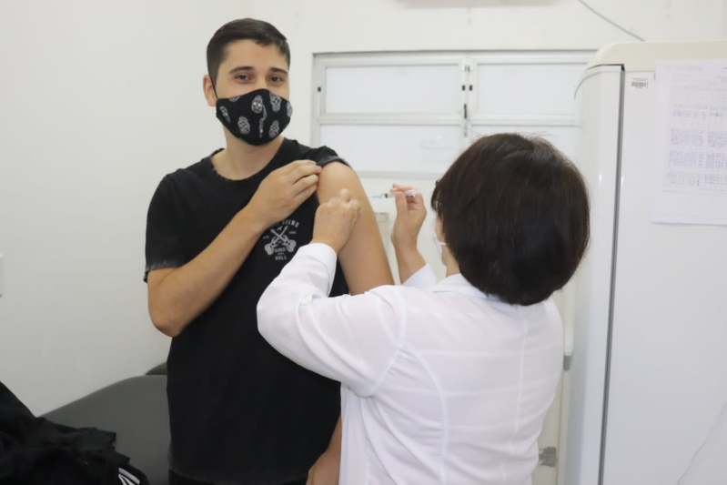 Covid-19: Navegantes imuniza 485 profissionais da educação no Dia D da vacinação