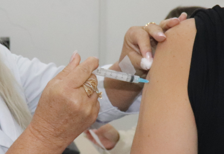 Covid-19: Vacinação para pessoas a partir de 53 anos começa na sexta-feira (18)