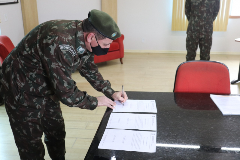 Prefeito toma posse como novo presidente da Junta de Serviço Militar de Navegantes