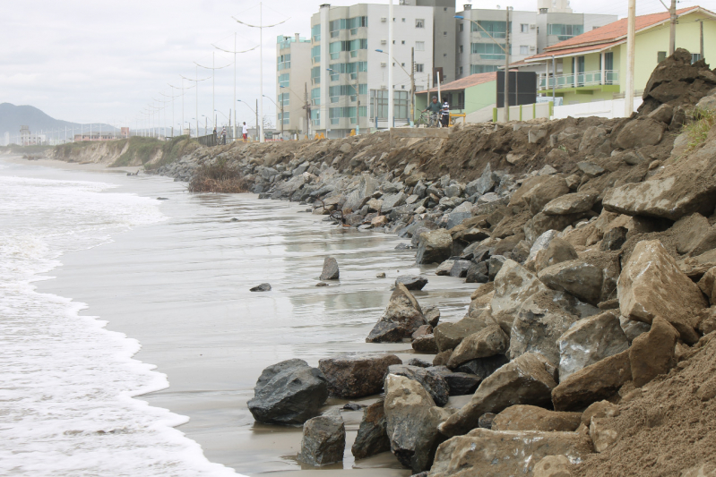 Prefeitura lança edital para estudos de impacto do alargamento da Praia do Gravatá
