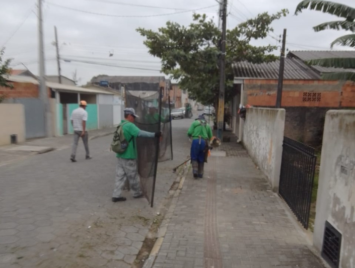  Serviço de limpeza urbana acontece no bairro São Paulo