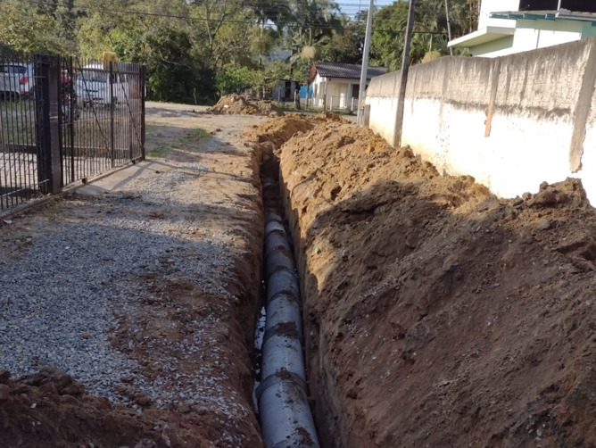 Prefeitura realiza implantação de drenagem na Volta Grande