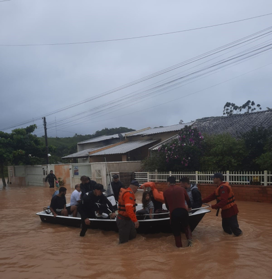 Poder público realiza ações para minimizar o impacto das chuvas em Navegantes