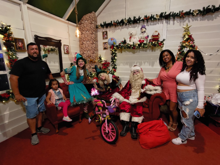 Turismo promove ação de entrega de bicicleta com o Papai Noel em Navegantes