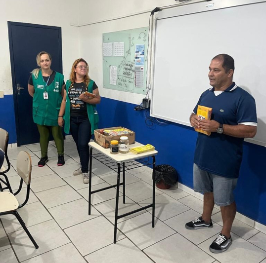 Equipe da Vigilância Ambiental realiza ação em escolas no bairro São Paulo