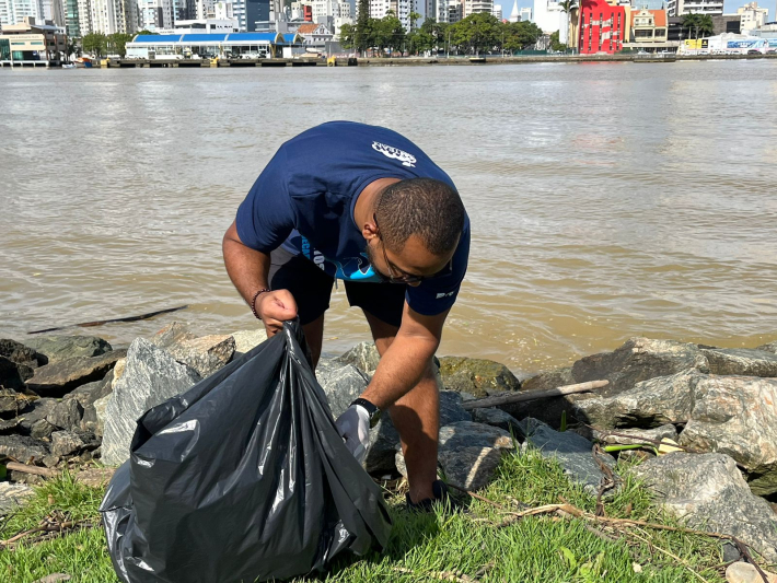 Mutirão de limpeza Juntos pelo Rio coleta 3 toneladas de resíduos