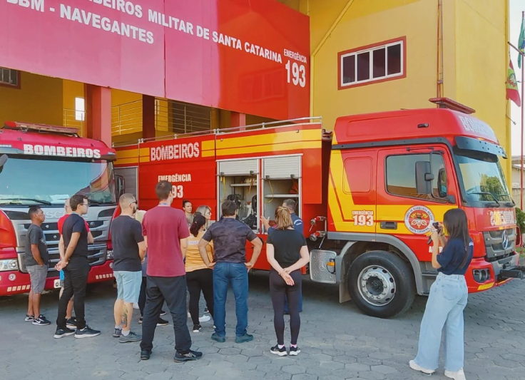 Servidores do Paço Municipal da Prefeitura de Navegantes participam de treinamento de combate a incêndio