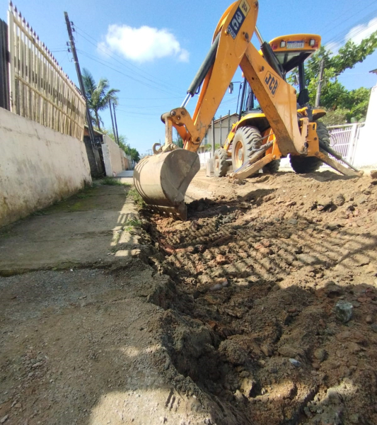 Obras de drenagem e pavimentação seguem no bairro Gravatá