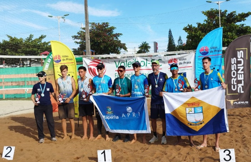 Atletas de Navegantes participam do Circuito Catarinense de Vôlei de Praia em Camboriú