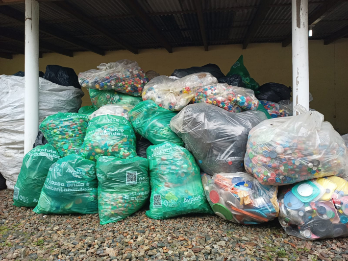 Duas toneladas de tampinhas plásticas são arrecadadas pelo IAN