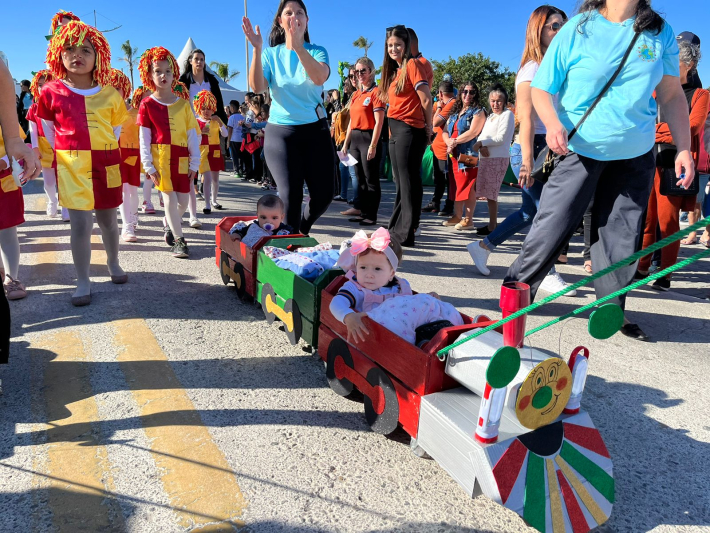Desfile das Escolas marca o Aniversário de 61 anos de Navegantes