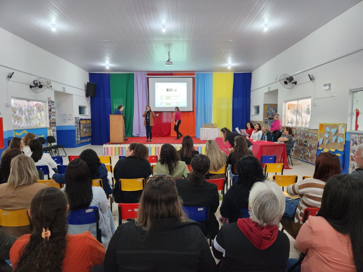 Centros de Educação Infantil se reúnem para o I Seminário de Trocas de Experiências