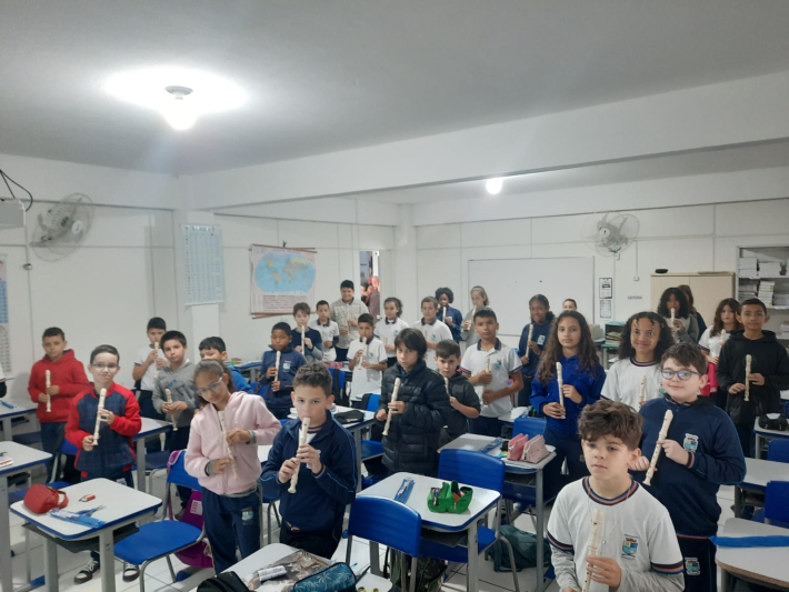 Projetos de Flauta e Violino na escola colaboram no desenvolvimento dos alunos